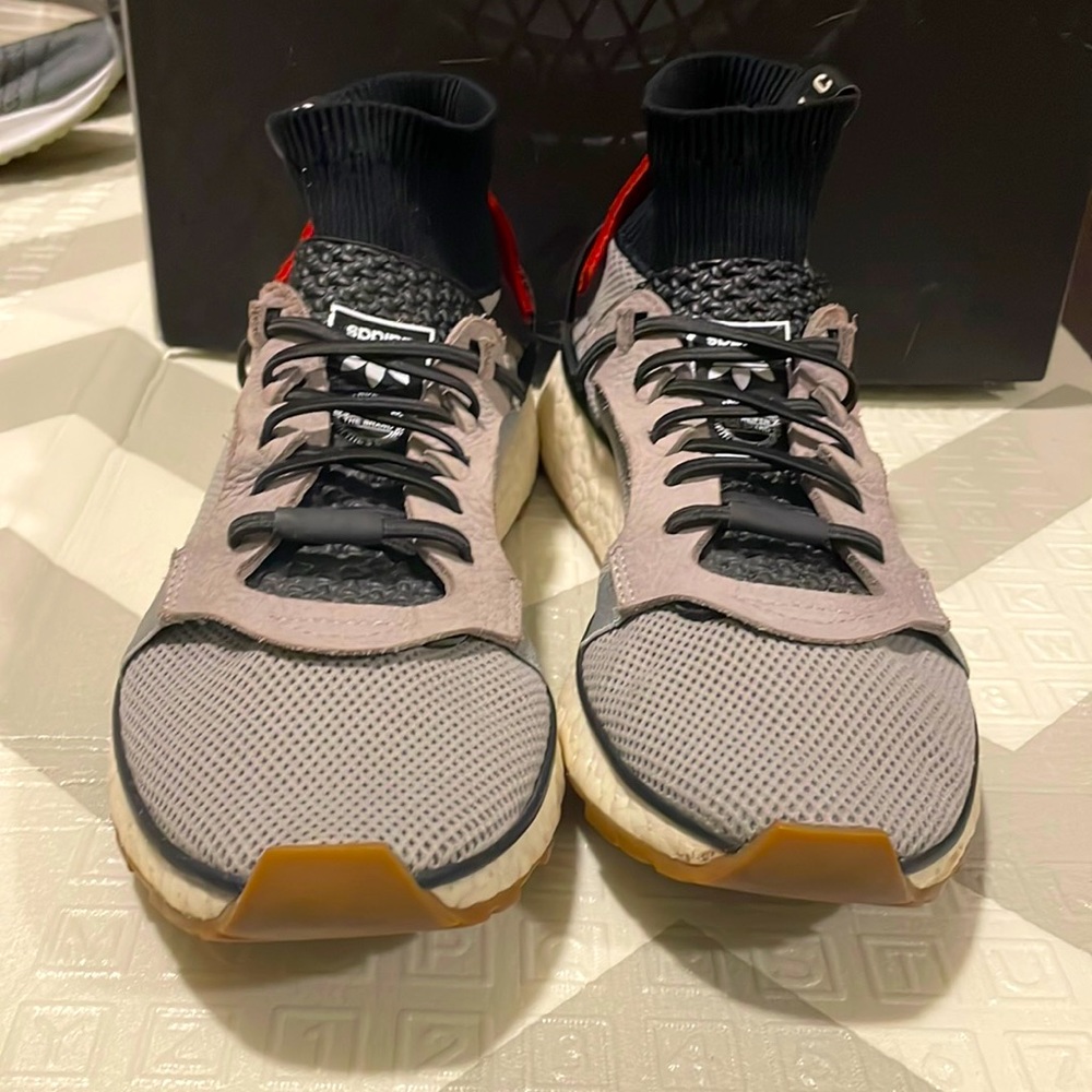 Adidas women’s  size 10 Alexander wang NYC sample pair art-AW0027 08/16